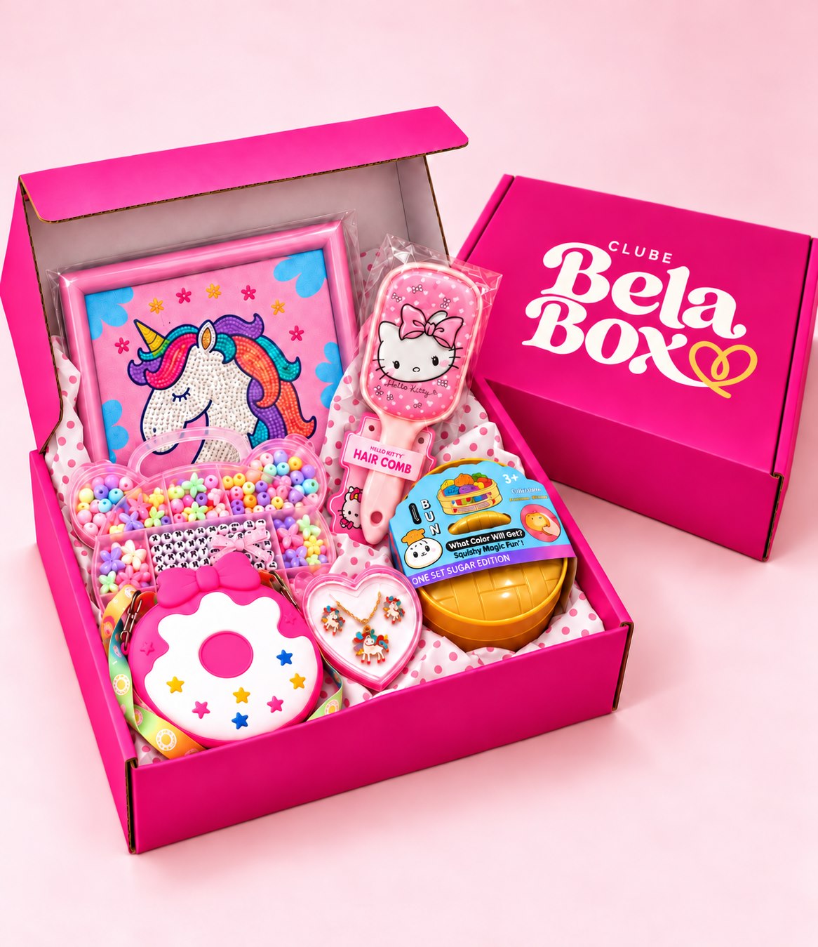 Bela Box aberta com os itens surpresa